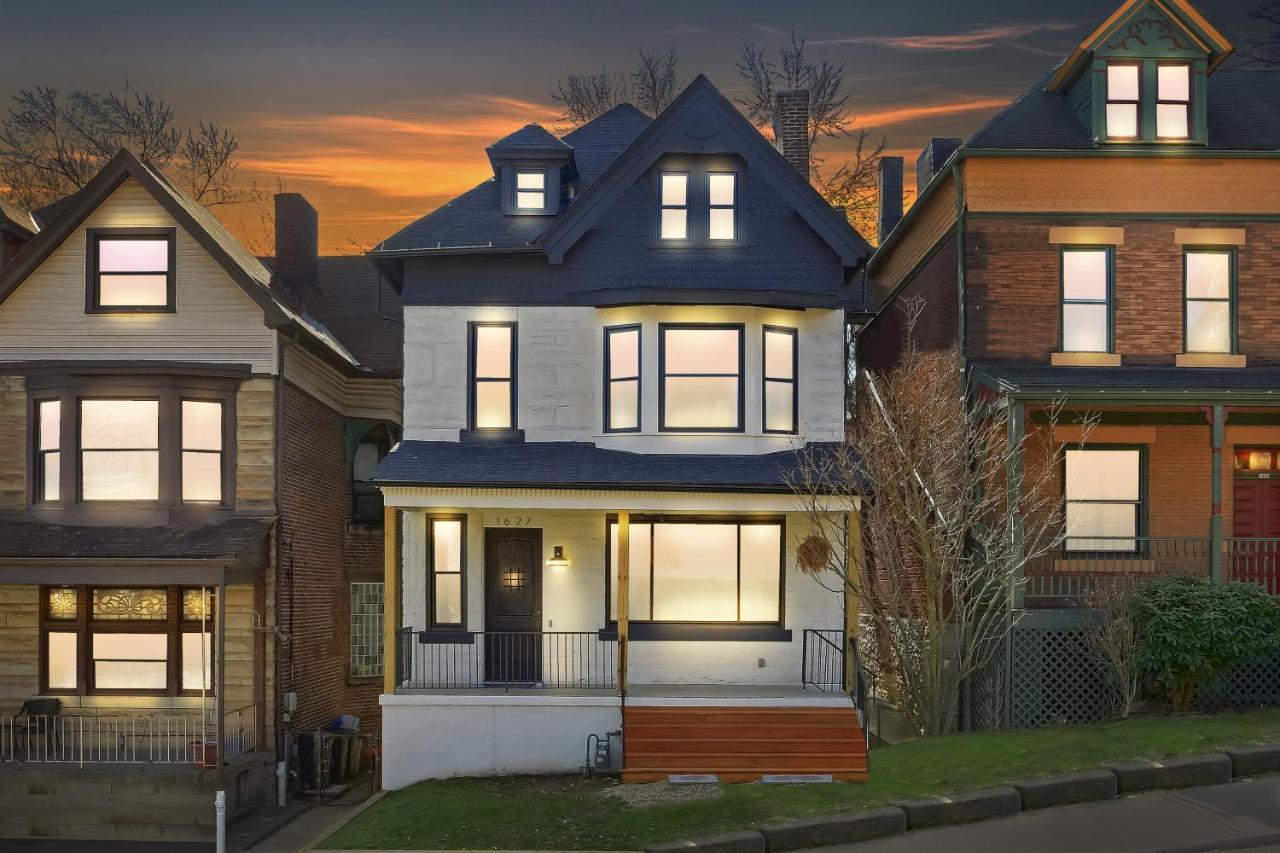 Newly Renovated Victorian Gem Perfect Space For Family Vacations! Pittsburgh Exterior photo