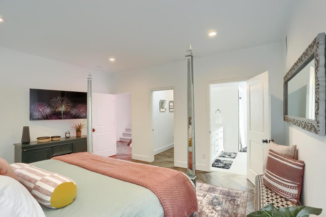 Newly Renovated Victorian Gem Perfect Space For Family Vacations! Pittsburgh Exterior photo