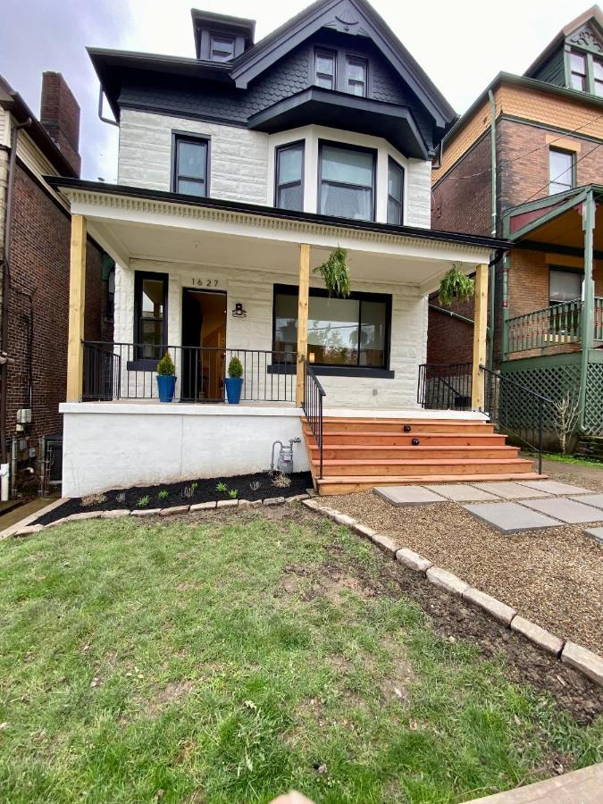 Newly Renovated Victorian Gem Perfect Space For Family Vacations! Pittsburgh Exterior photo