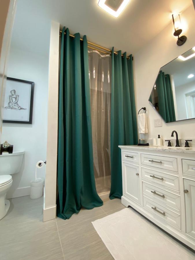Newly Renovated Victorian Gem Perfect Space For Family Vacations! Pittsburgh Exterior photo